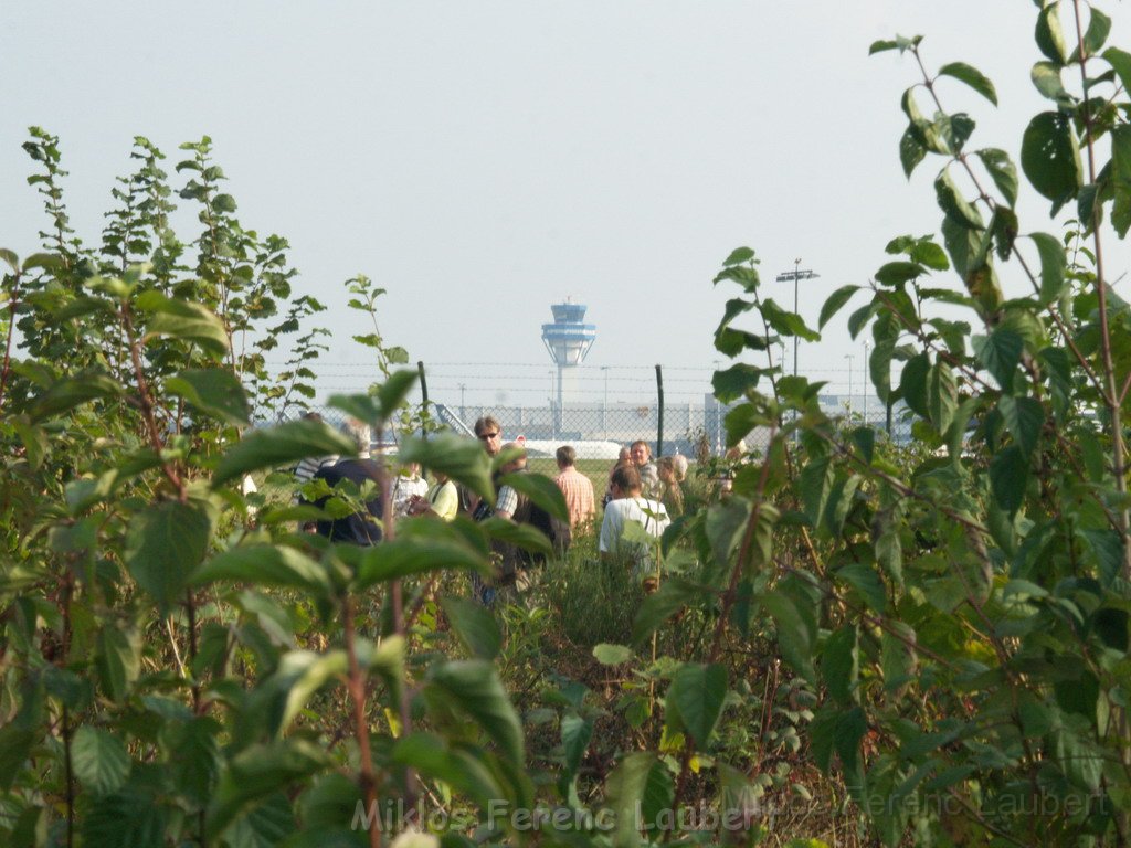 Warten auf den Airbus 380 Koeln Bonn P259.JPG